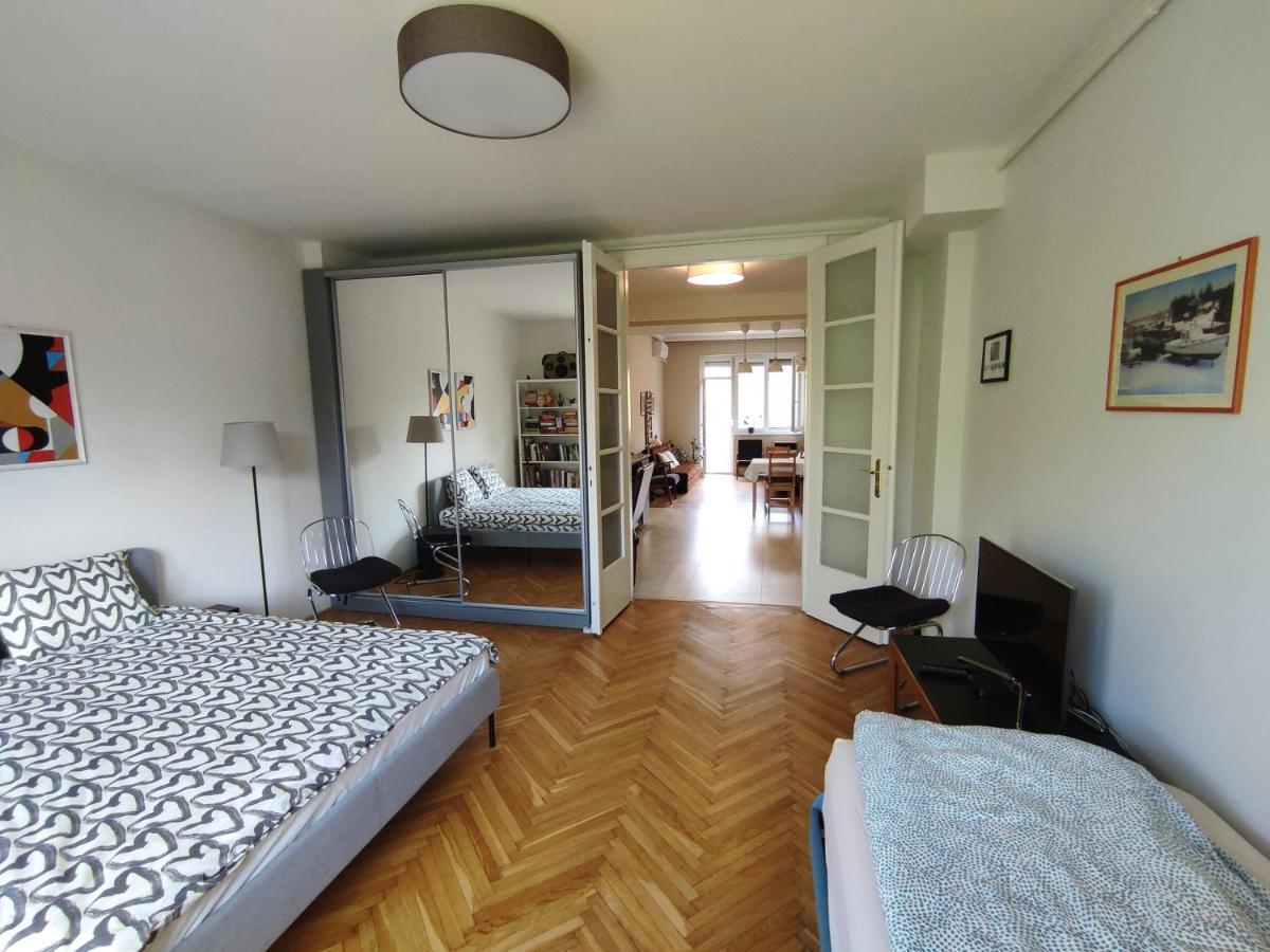 Park View, Close To River, Ac, Bauhaus Vibe, 2 Balconies Apartment