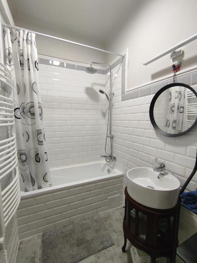 Apartment Park View, Close To River, Ac, Bauhaus Vibe, 2 Balconies *